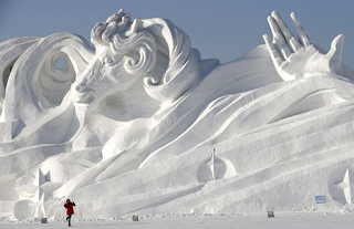 sculpture de neige cheval